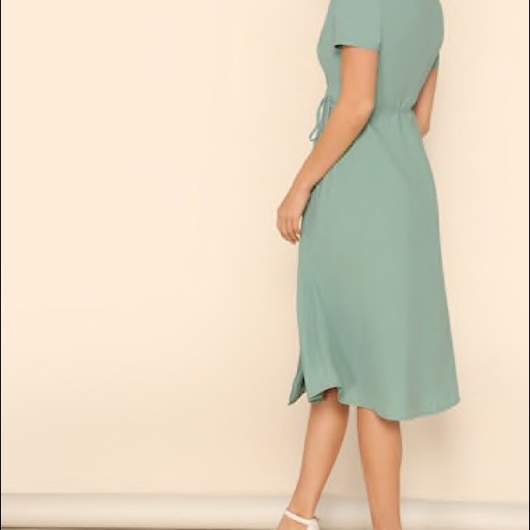Daisy wrap midi dress - Picture 2 of 4